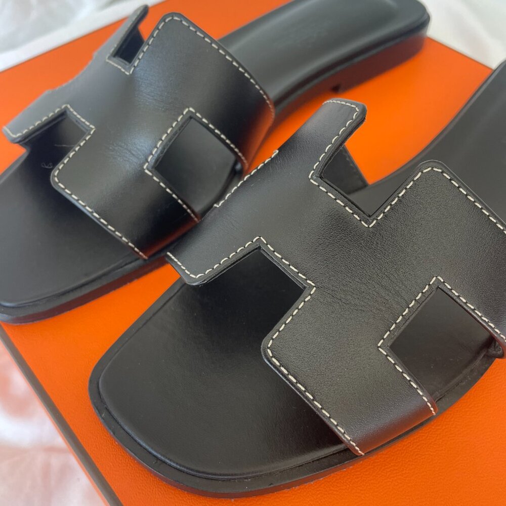 Hermes Oran Sandal in Black Leather - Picture 8 of 12